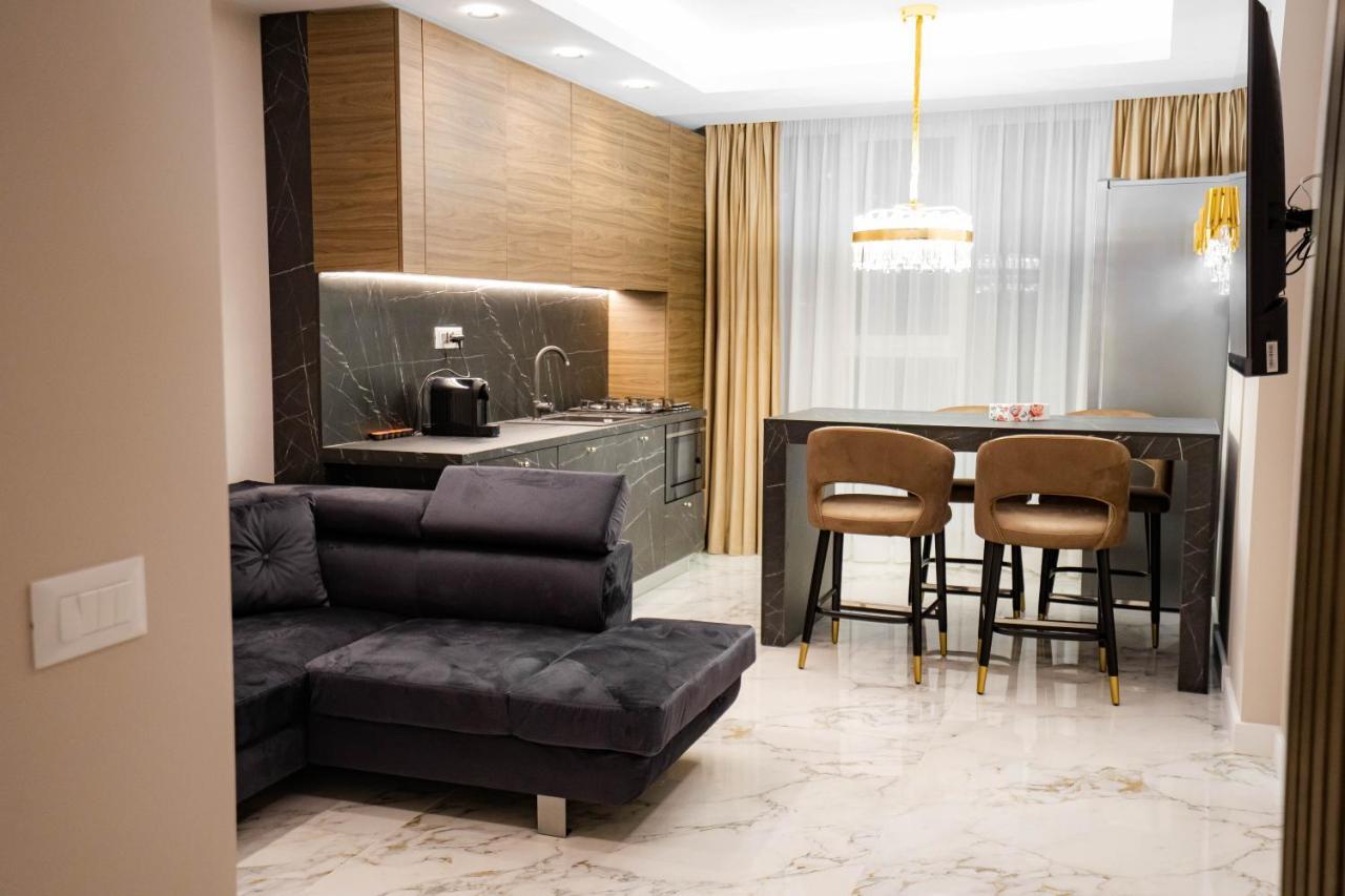Deluxe Aparthotel Marwell Residence Suceava Extérieur photo