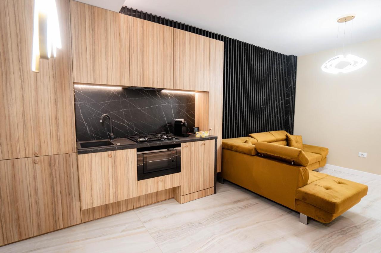 Deluxe Aparthotel Marwell Residence Suceava Extérieur photo