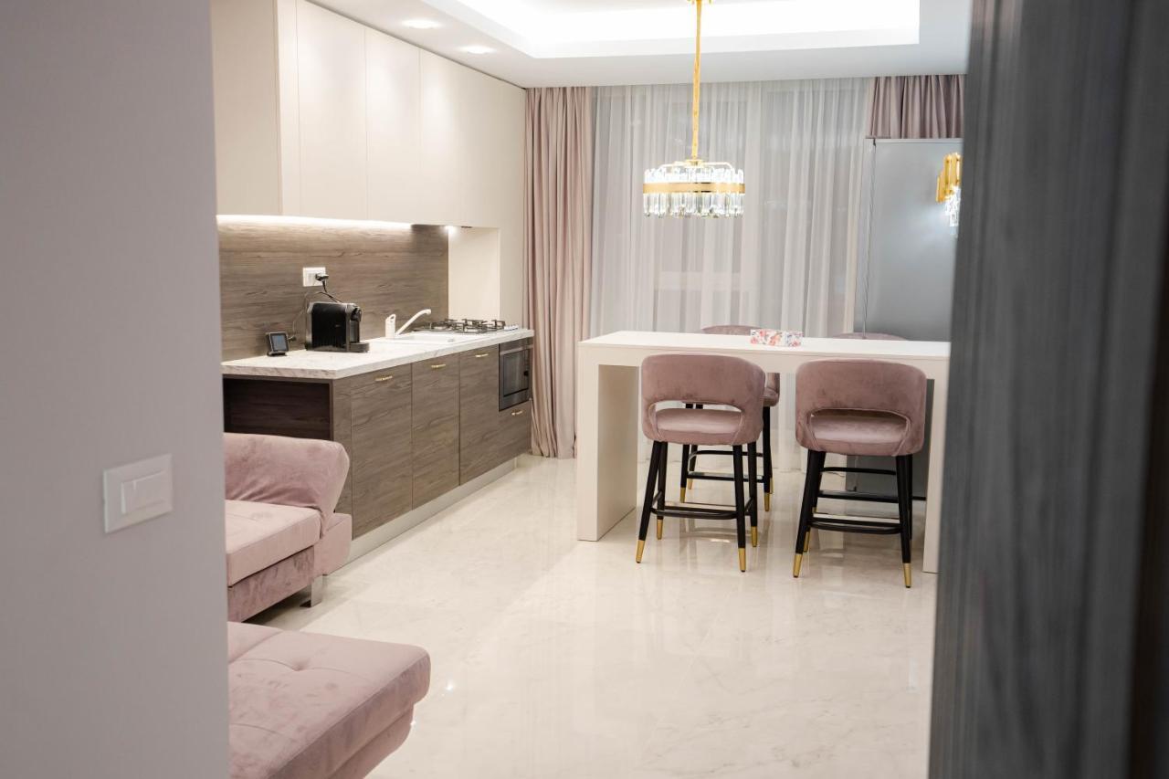 Deluxe Aparthotel Marwell Residence Suceava Extérieur photo