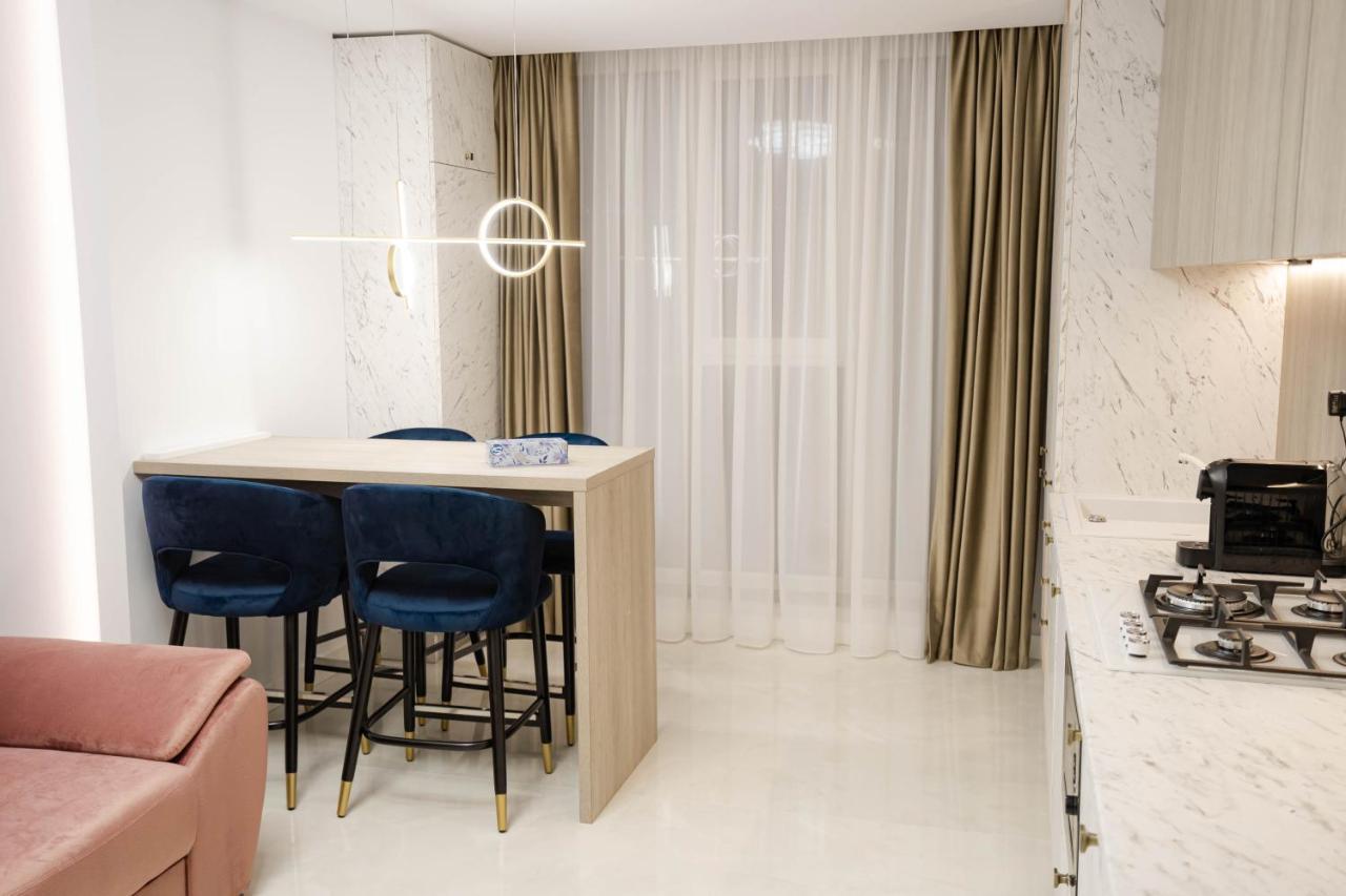 Deluxe Aparthotel Marwell Residence Suceava Extérieur photo